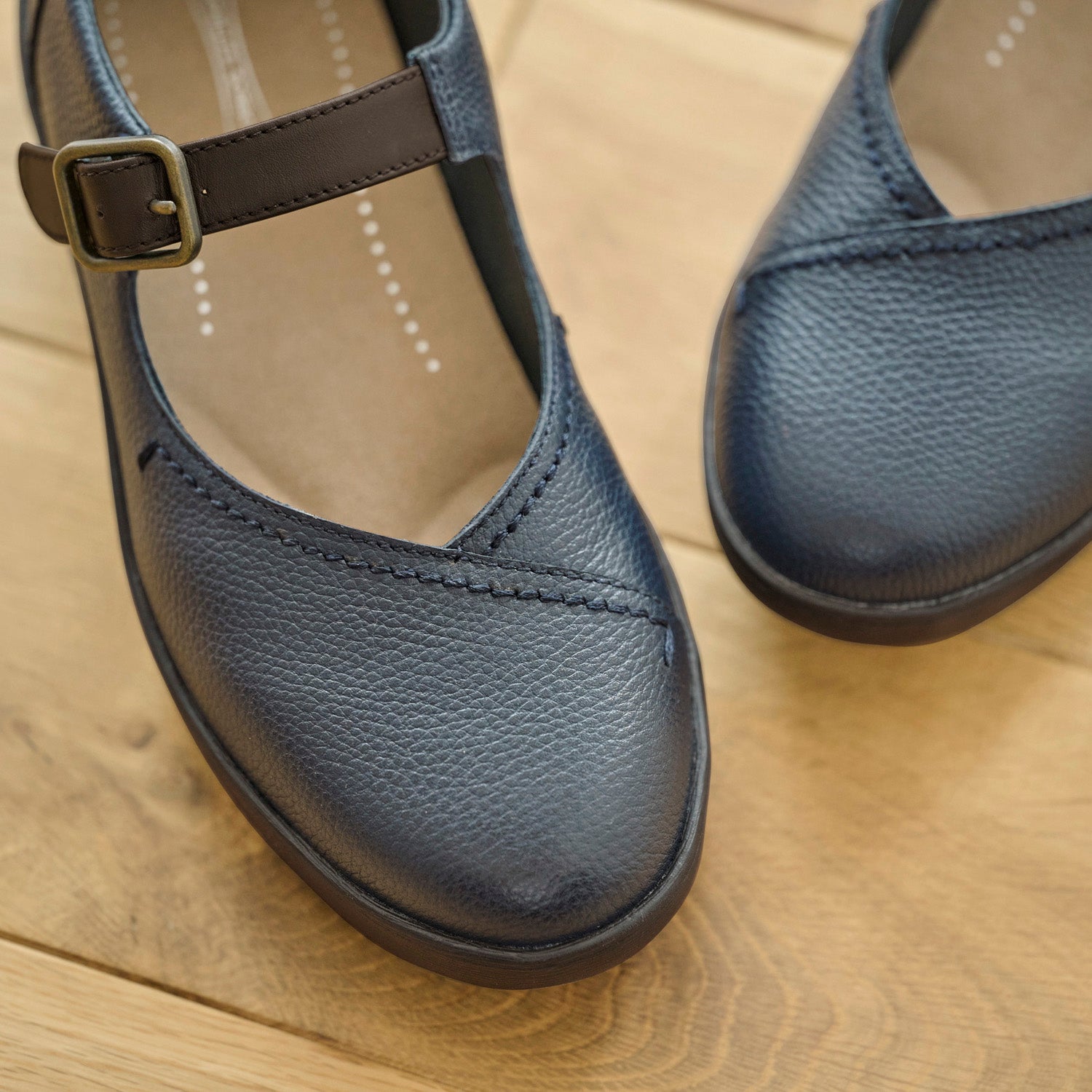 アキレス・ソルボ H 590 ネービー/コーヒー