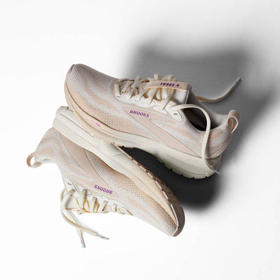 BROOKS トレース4 グレー［WOMEN］