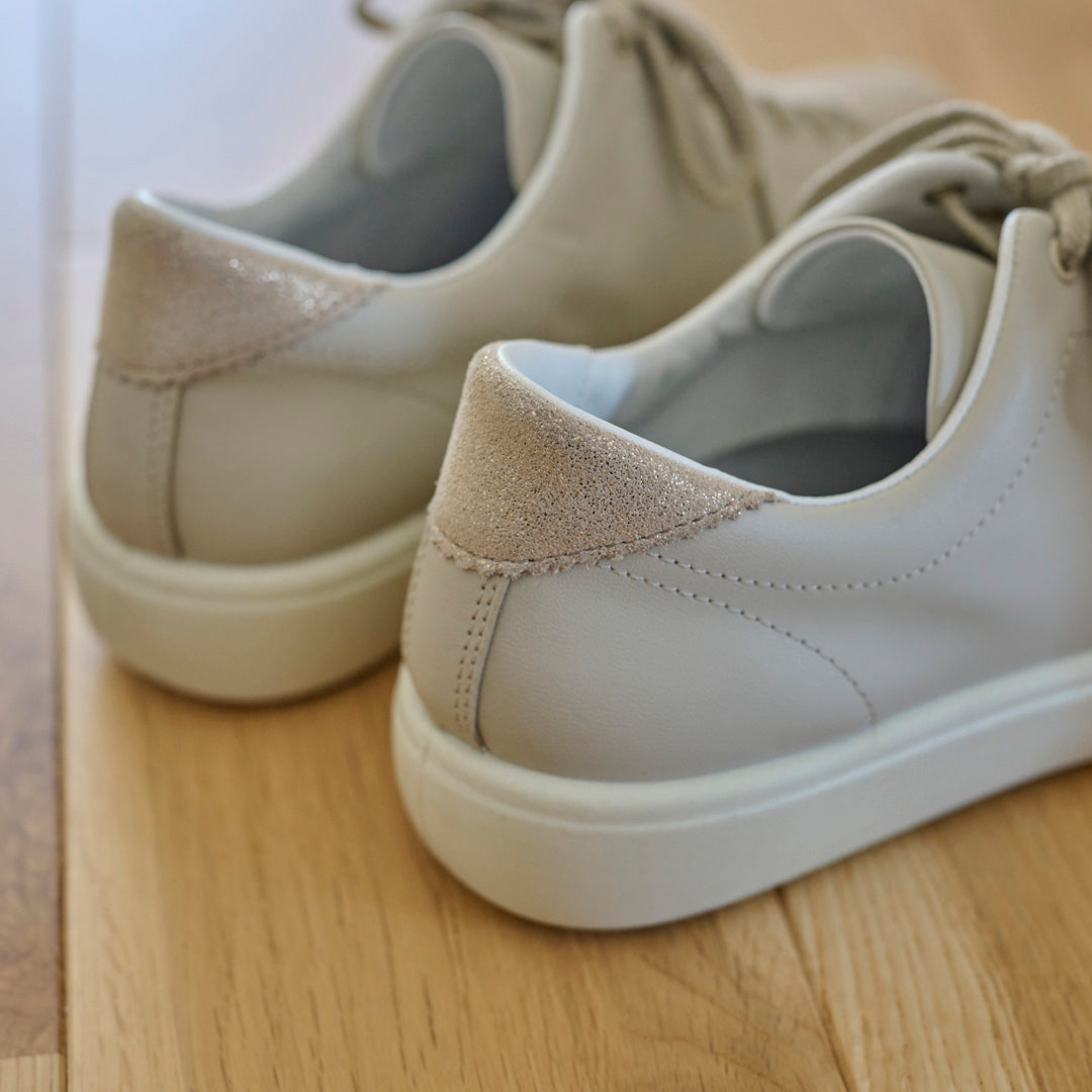 アキレス・ソルボ N 512 アイスグレー/シャンパン｜上品にきらめく