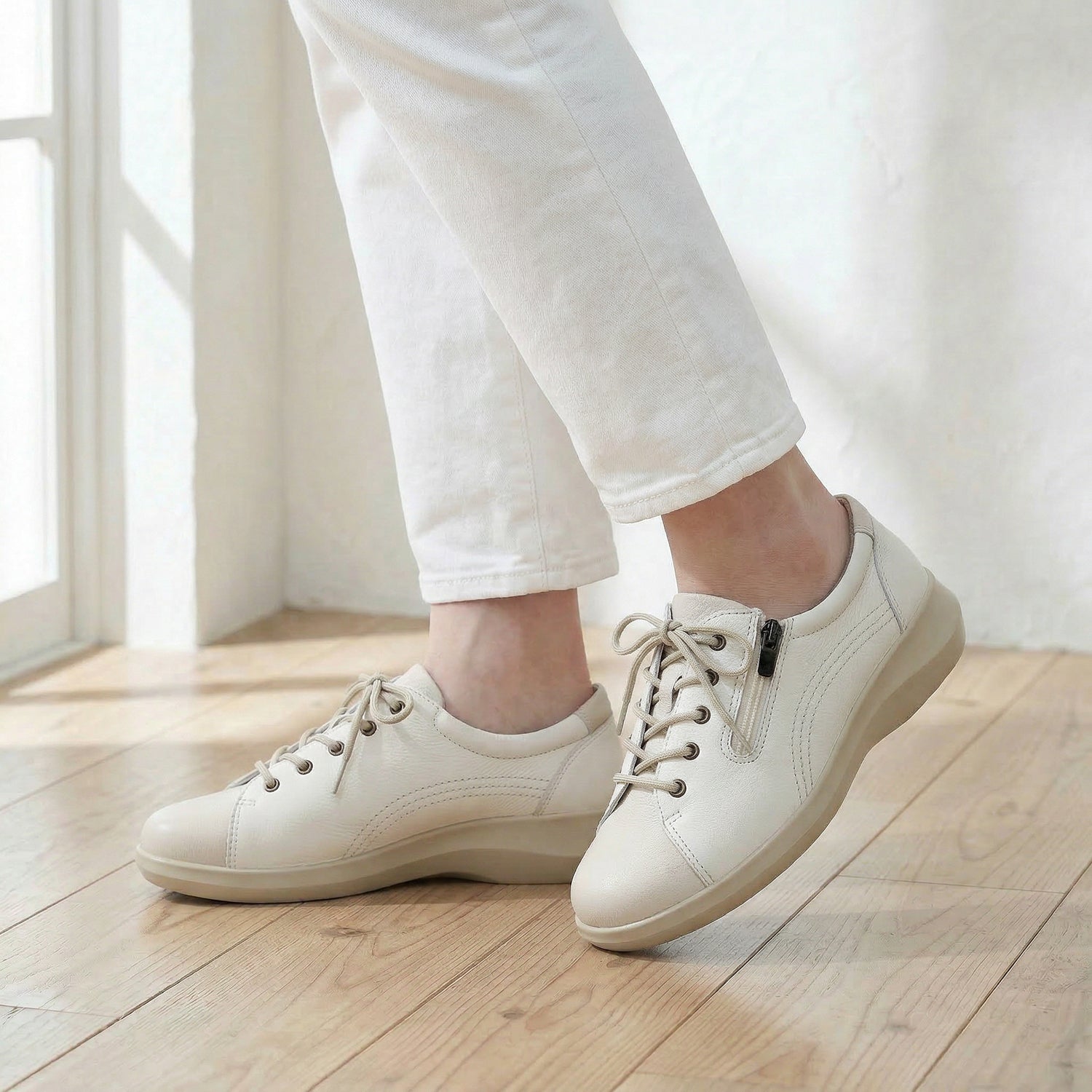 アキレス・ソルボ C 557　白/オフホワイト