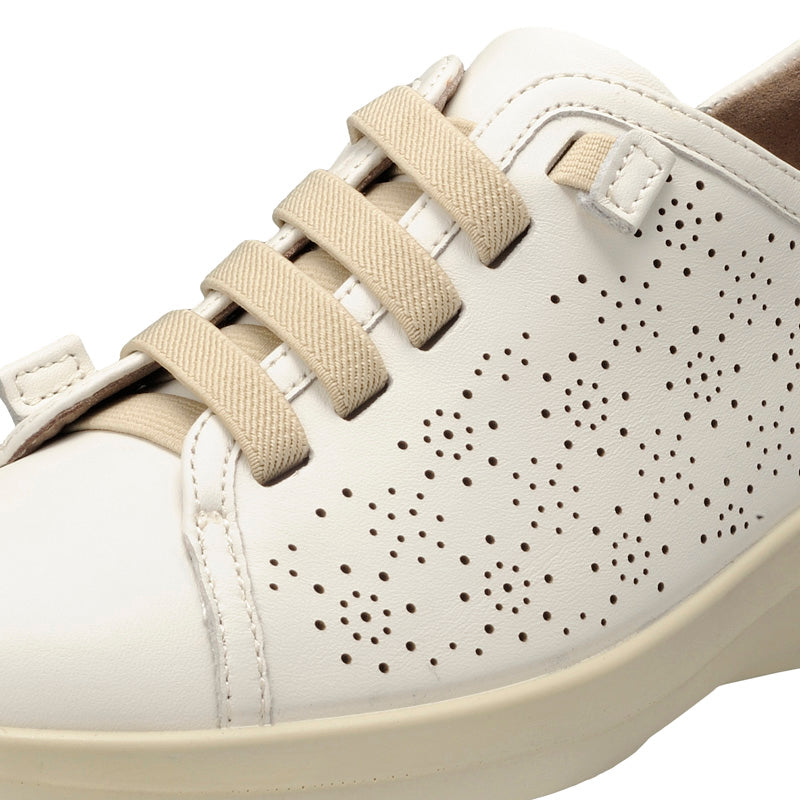 アキレスソルボ22センチのアイボリー 一歩をつつむ、心をほどく。” レザーシューズ「アキレス・ソルボ」から