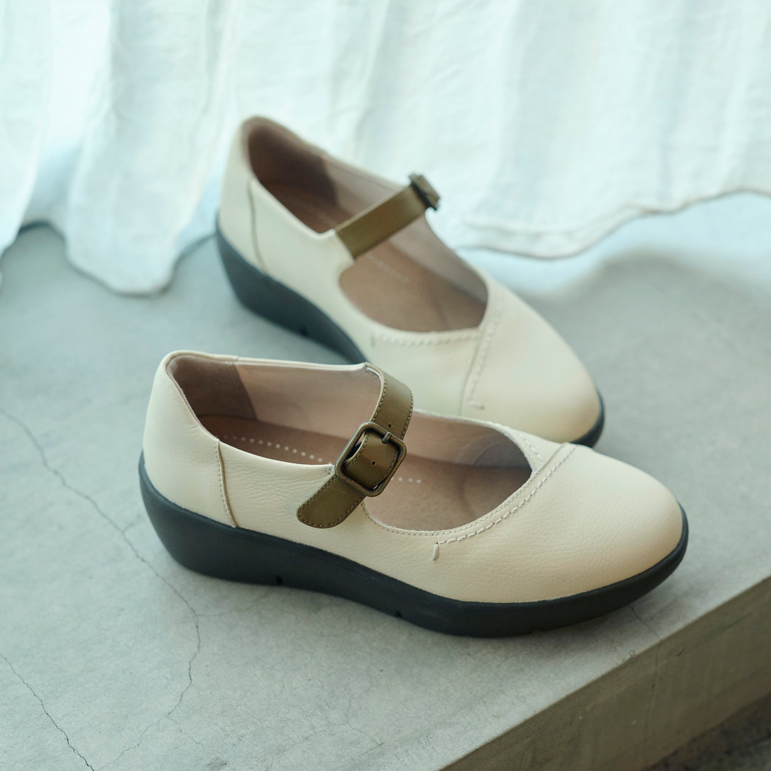 アキレス・ソルボ H 590 オフホワイト/オリーブ｜牛革3E 厚底