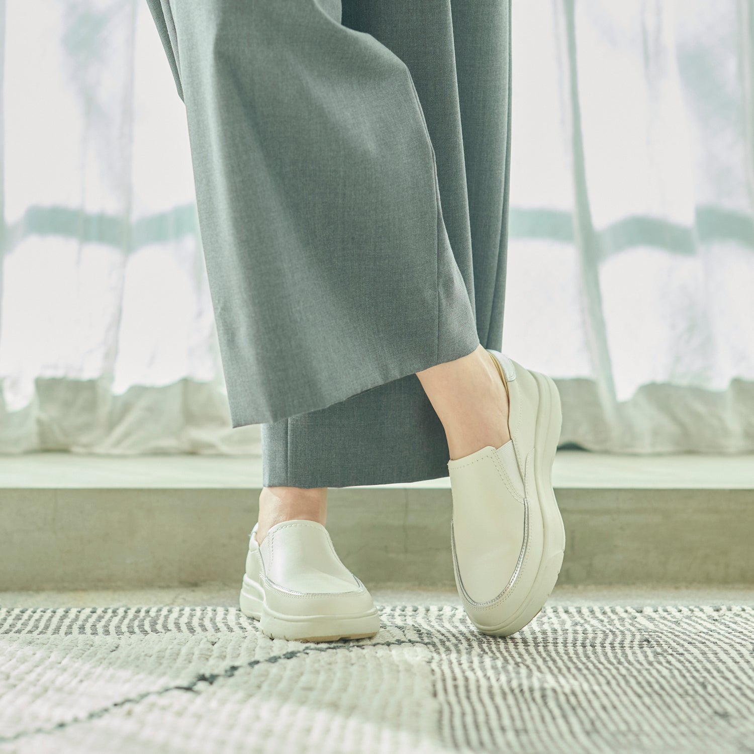 アキレス・ソルボ H 628 白｜レザーコートスニーカー（スリッポン）｜3E